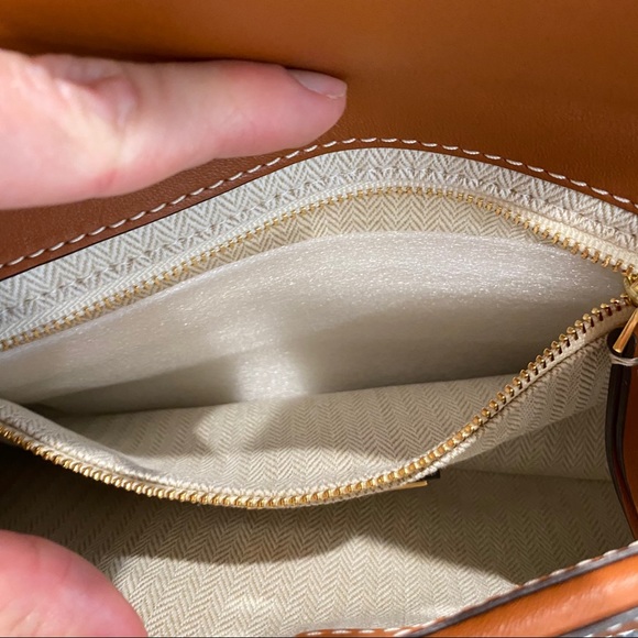 Tory Burch Cuoio Miller Clutch NWOT - Picture 15 of 16